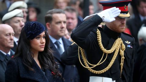 Meghan a Harry uctili ve Westminsteru památku padlých vojáků