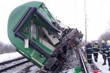 Osobní vlak, který 14. února vykolejil v Brodku u Přerova. Fotografie zaslal deníku Aktuálně.cz jeden ze čtenářů.