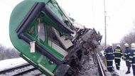 Osobní vlak, který 14. února vykolejil v Brodku u Přerova. Fotografie zaslal deníku Aktuálně.cz jeden ze čtenářů.