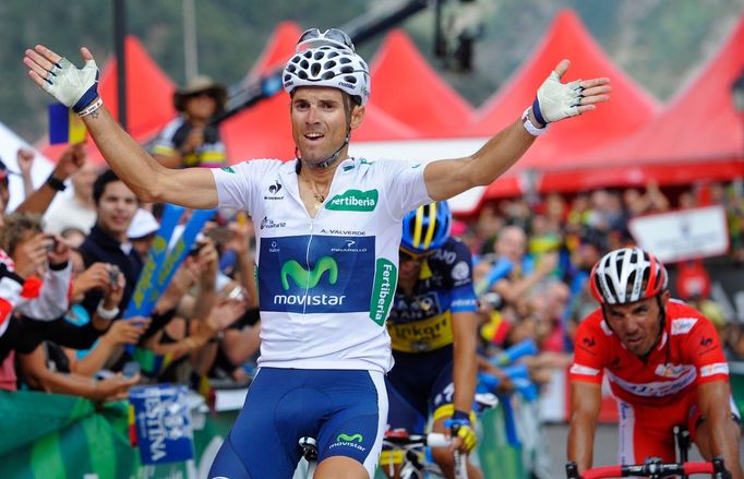 Španělský cyklista Alejandro Valverde ze stáje Movistar se raduje z vítězství v osmé etapě Vuelty 2012.