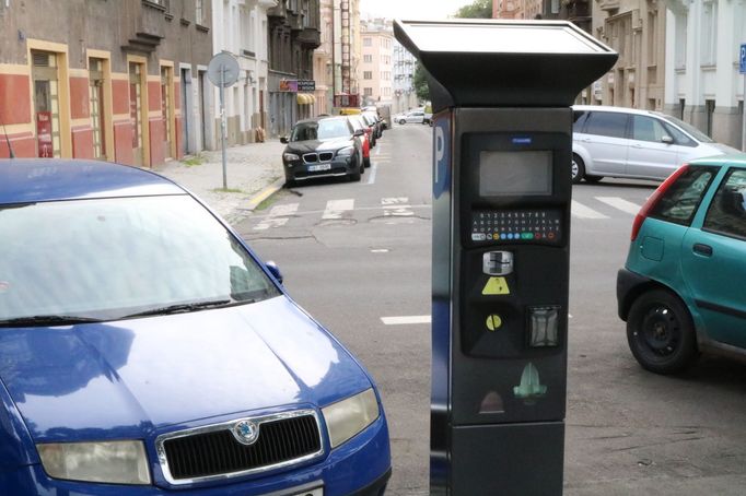 Parkomaty jsou umístěny v oranžových i fialových zónách, kterých by měla být převaha.