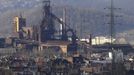 A view of the ArcelorMittal high furnace of Seraing, near Liege January 28, 2013. ArcelorMittal the world's largest steel producer, plans to shut a coke plant and six fininishing lines at its site in Liege Belgium, affecting 1,300 employees, the group said on last week. REUTERS/Yves Herman (BELGIUM - Tags: BUSINESS CIVIL UNREST BUSINESS EMPLOYMENT) Published: Led. 28, 2013, 2:39 odp.