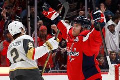 Lauko a Vrána pomohli v NHL gólem k výhře. Skóroval i brankář Gustavsson