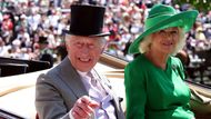 Královská rodina tu udává tón – a někdy i barvu klobouku. Inspirace přímo z Buckinghamského paláce!