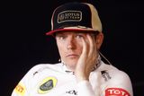 "Ledový muž" - Kimi Räikkönen (pilot formule 1). Svérázný Fin se usměje tak jednou  za rok. Jinak emoce absolutně nedává najevo. Neznat výsledky nevíte podle jeho výrazu, jestli vyhrál, nebo byl poslední. Pořád se tváři stejně.