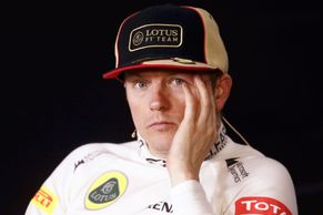 FOTO Přestupového žolíka v F1 teď drží v ruce Räikkönen