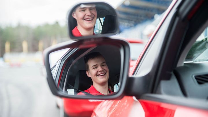 Zveřejňuje se další sada nových otázek v autoškole. Žadatelé u nich víc chybují; Zdroj foto: Asociace autoškol ČR/Aleš Horčička