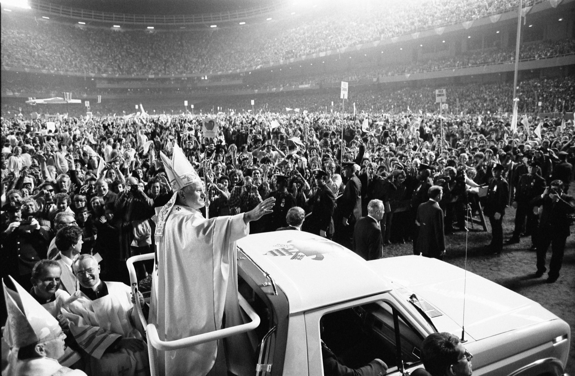 Jednorázové užití / Uplynulo 100 let od narození papeže Jana Pavla II. / PI