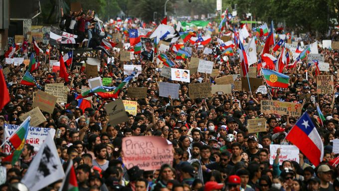 Protestní pochod v Chile.