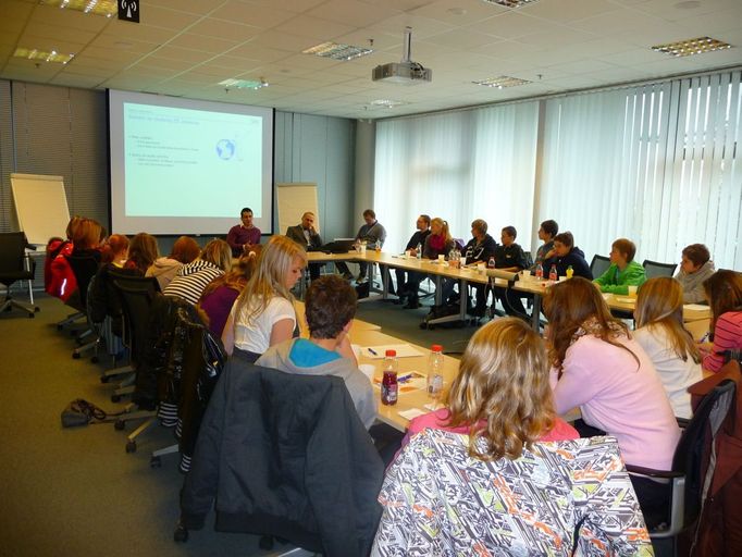 Experti z IBM pořádají pro žáky a studenty základních a středních škol besedy a exkurze na téma "Věda má bucounost".