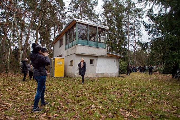 Snímek z otevření chaty Bohumila Hrabala v Kersku, únor 2021.