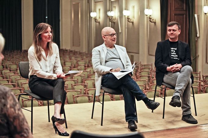 Ředitelka Filharmonie Brno Marie Kučerová, šéfdirigent Dennis Russell Davies a dramaturg Vítězslav Mikeš.