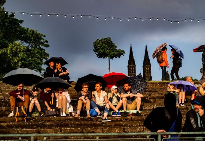 Snímek ze sobotního uvedení inscenace Rouge Nord od Cirque Pardi na festivalu Arena.