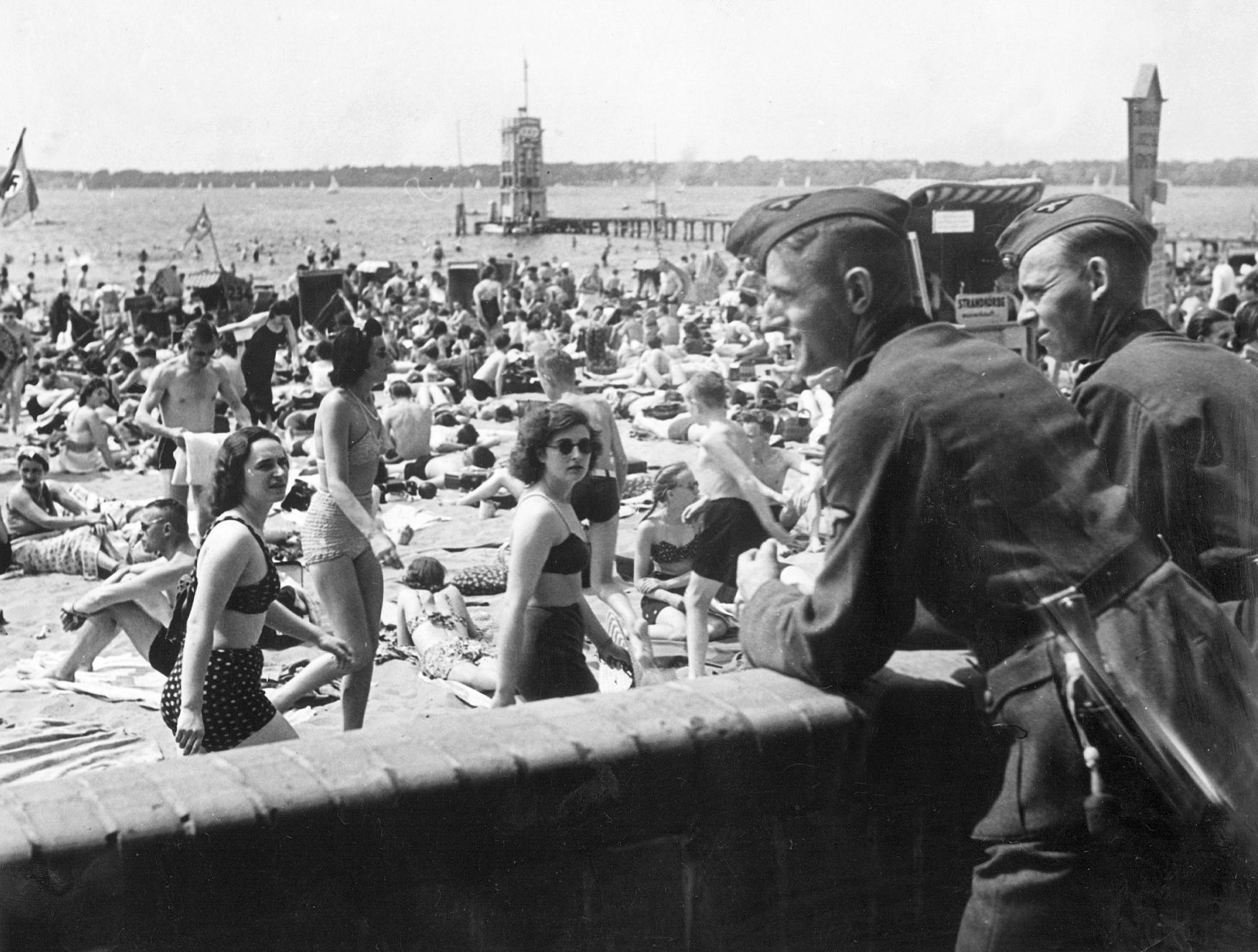 Wannsee vojáci SS na pláži Berlín nacismus třetí říše 1940