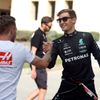 Testy F1 v Sáchiru 2022: Kevin Magnussen, Haas a George Russell, Mercedes