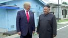 Trump a Kim se setkali v demilitarizovaném pásmu