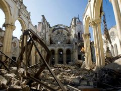 Zničená katedrála v Port-au-Prince.