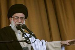 Íránský vůdce Chameneí je v nemocnici, tvrdí Izraelci