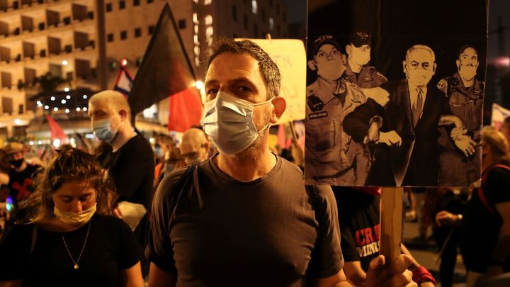 Izraelci opět protestovali proti Netanjahuovi. Policie některé demonstranty zadržela