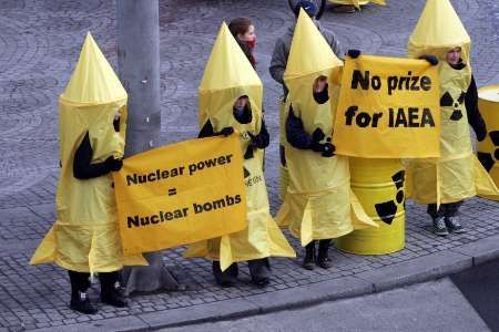 Protesty proti Mezinárodní agentuře pro atomovou energii