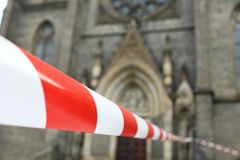 Policie vyklidila náměstí Míru kvůli opuštěným zavazadlům. Pyrotechnik nic podezřelého nenašel