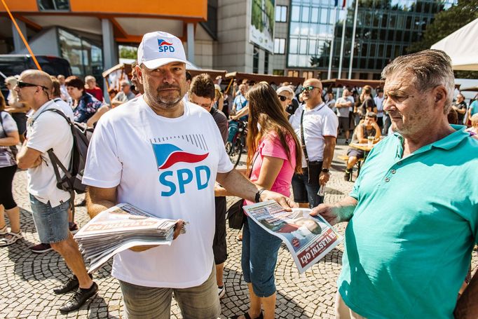 Záběry z volebního mítinku strany SPD, který se uskutečnil v Olomouci 21. 8. 2021