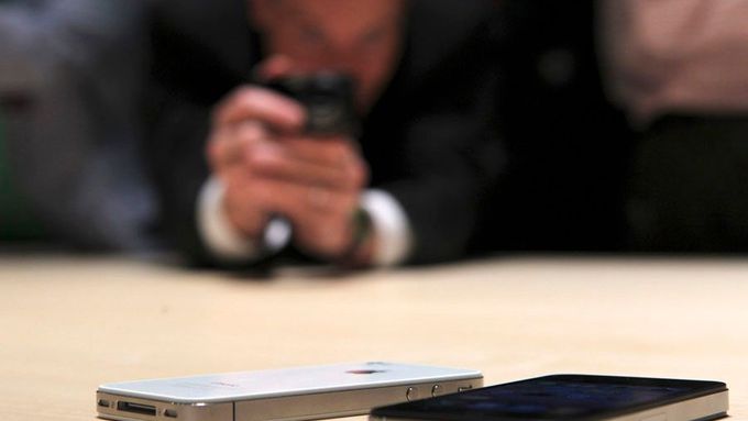 Nová generace bude vypadat jako iPhone 4, jen procesor bude rychlejší.