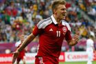 Dánský útočník Bendtner se stěhuje z Arsenalu do Wolfsburgu