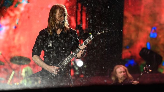 Skladba Devil's Child, jak ji Judas Priest v pátek zahráli v dešti na Masters of Rock. Foto: ČTK