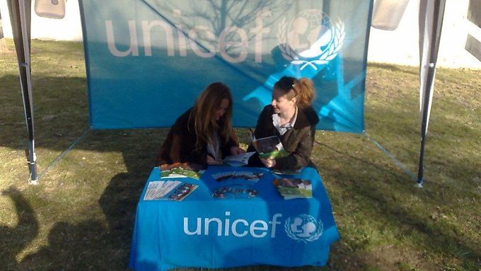 Dobrovolnice z UNICEF. Tyto jsou opravdové.
