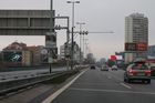 Touto rychlostí lze stále jet i za dřívějším omezením na rychlost 50 kilometrů v hodině s úsekovým měřením rychlosti. Auta, která brzdí, tak činí zbytečně, protože již před tímto úsekem měla jet 80.