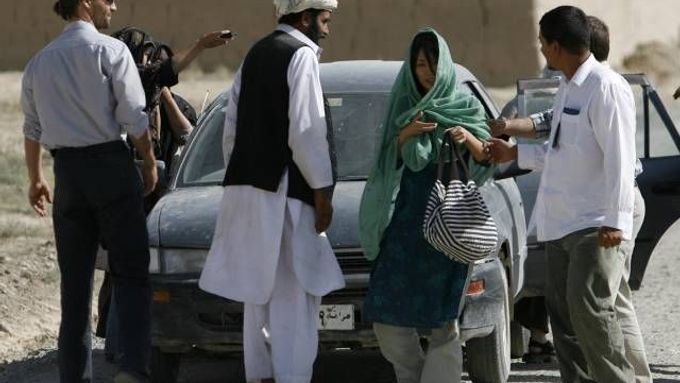 Propuštěná rukojmí Talibanu