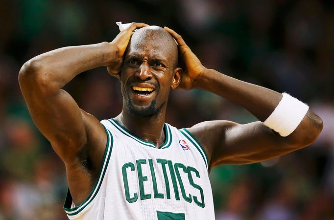 Bostonský Kevin Garnett v šestém zápase finále Východní konference NBA s Miami