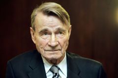 Ve věku 93 let zemřel bývalý finský prezident Koivisto. V čele Finska stál 12 let