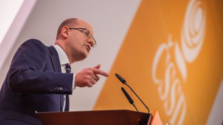 Musíme lidem vysvětlovat, co jsme pro ně udělali. Věřím, že volby vyhrajeme, říká šéf poslanců ČSSD