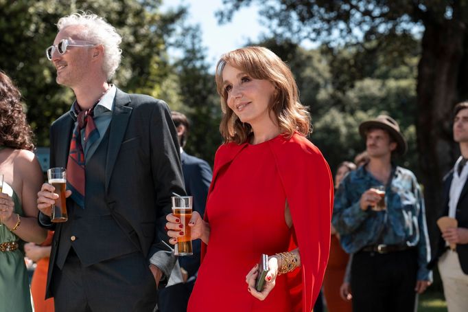 Pátá řada amerického seriálu Emily in Paris (2025).