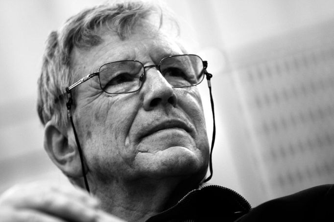 Amos Oz.