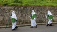 Neznalým turistům můžou kajícníci v Enně nebo ve Španělsku připomínat Ku-klux-klan a trochu je děsit.