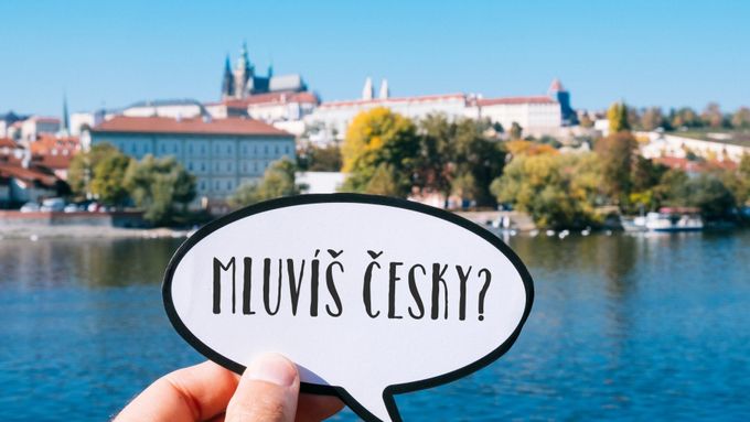 Jazykové školy a integrační centra potvrzují vysoký zájem o výuku češtiny.