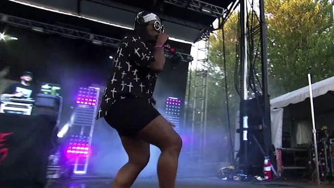 Gangsta Boo hostovala také v tracku Love Again hiphopového dua Run The Jewels. Naživo ho uvedli na Pitchfork Music Festivalu.