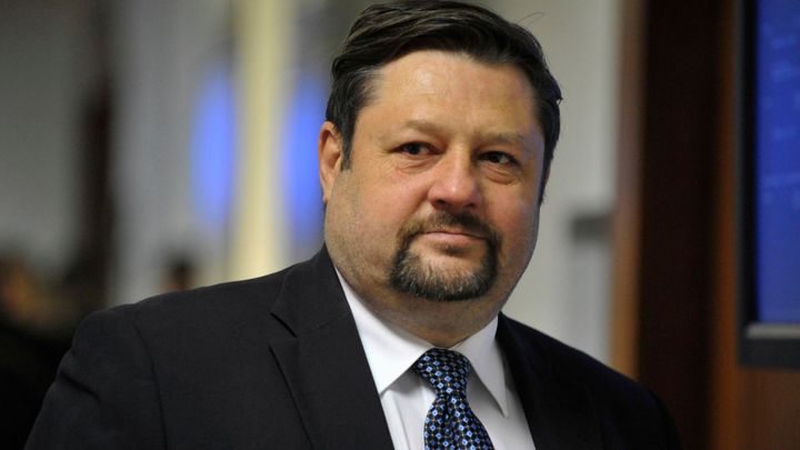 Exposlanec ČSSD Wolf, který si má odsedět 6 let, se podle policie skrývá v Paraguayi
