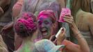 Revellers attend the Holi festival in Berlin, July 29, 2012. Holi, also known as the festival of colours, is a festival celebrated in India and other Hindu countries that in its original form heralds the beginning of spring. The Berlin event brought Indian Djs, acrobatics and dance to the German capital. REUTERS/Thomas Peter (GERMANY - Tags: SOCIETY) Published: Čec. 29, 2012, 4:20 odp.