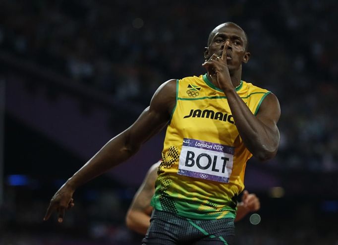 RNPS IMAGES OF THE YEAR 2012 - Jamaica's Usain Bolt celebrates winning the men's 200m final during the London 2012 Olympic Games at the Olympic Stadium August 9, 2012. REUTERS/Lucy Nicholson (BRITAIN - Tags: OLYMPICS SPORT ATHLETICS TPX IMAGES OF THE DAY) Published: Pro. 3, 2012, 1:03 dop.