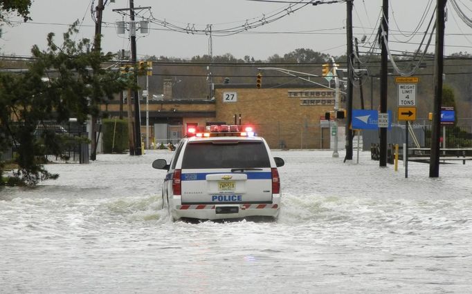 Policejní SUV na letišti Teterboro v New Jersey