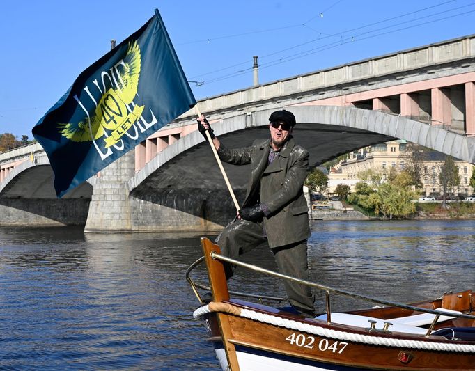 Viktor Dyk, nový zpěvák Lucie.