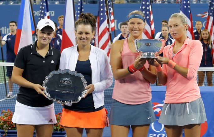 Andrea Hlaváčková, Lucie Hradecká, Ashleigh Bartyová, Casey DellAcquaová