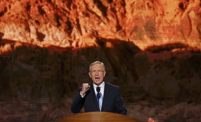 U.S. Senate Majority Leader Harry Reid (D-NV) addresses delegates during the first day of the Democratic National Convention in Charlotte, North Carolina, September 4, 2012. REUTERS/Jason Reed (UNITED STATES - Tags: POLITICS ELECTIONS) Published: Zář. 4, 2012, 11:20 odp.