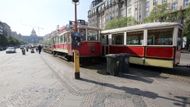 Přímo na náměstí zbyly jen tyto tramvaje, které nikam nejedou. Slouží k občerstvení.