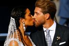 Velkolepá Ramosova svatba: pozor na barvy, Beckhamová v bílém a Europe místo AC/DC