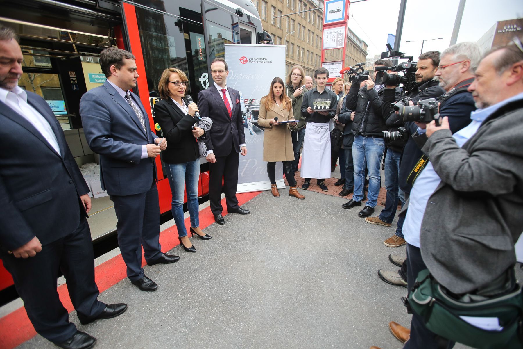 Zavedení bezkontaktní platby jízdného v tramvajích v Praze